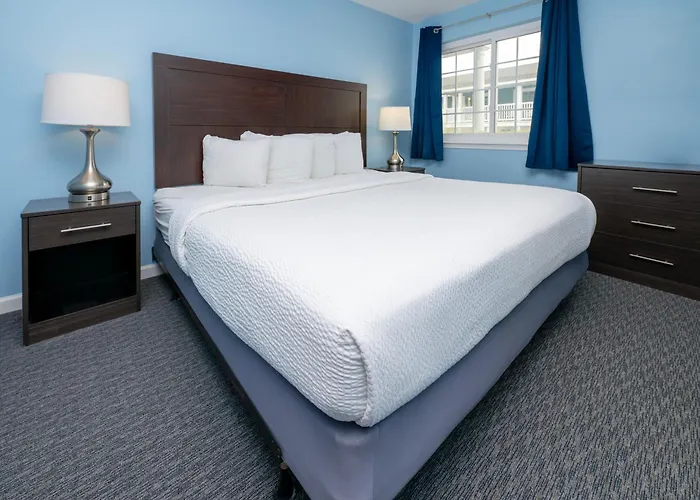 Commander Beach House Hotel